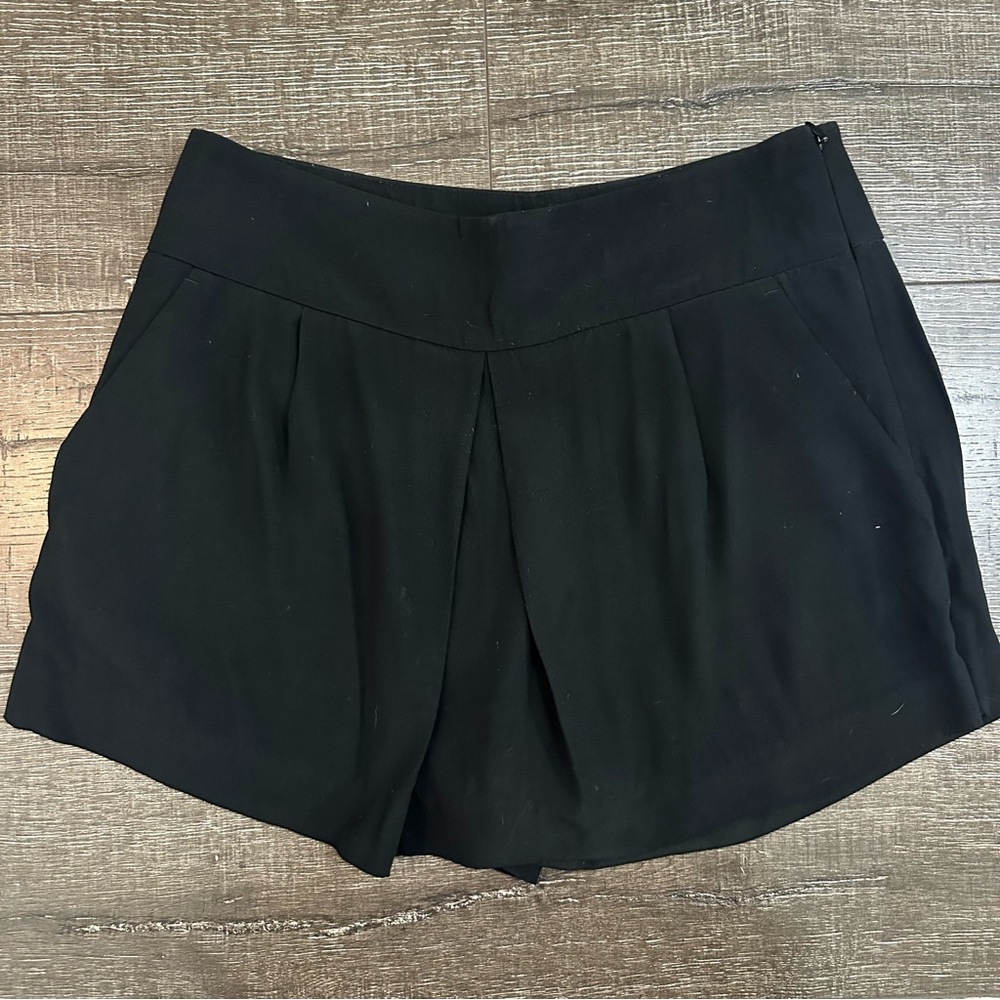 LOFT Women’s Black Pleated Skort Size 00 Side Zip